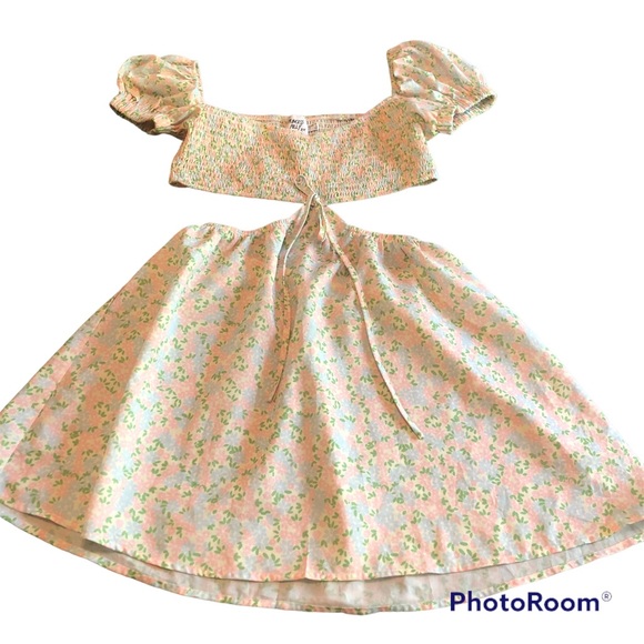 Princess Polly Dresses & Skirts - Princess Polly Cutout Smocked Liberty Floral Puff Sleeve Cottagecore Dress